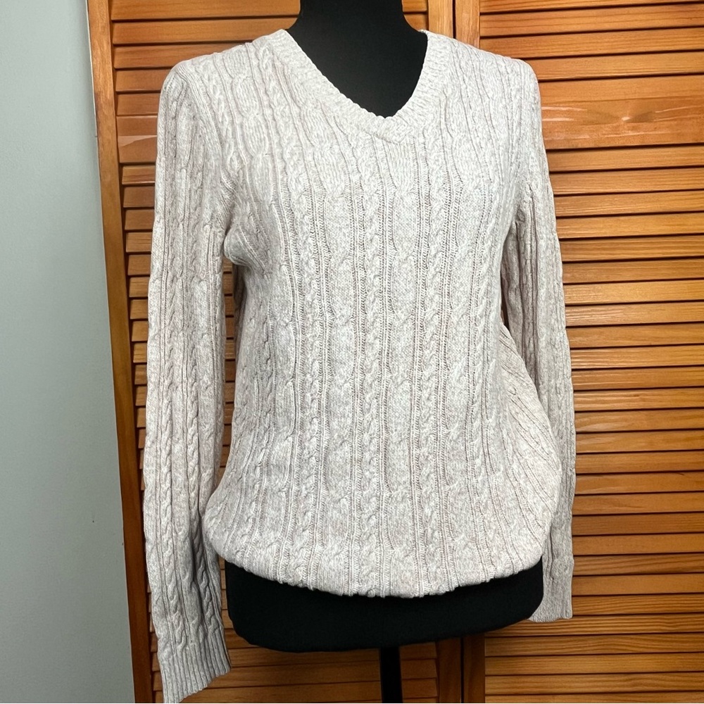 Croft & Barrow Women's Light Beige V-Neck Sweater